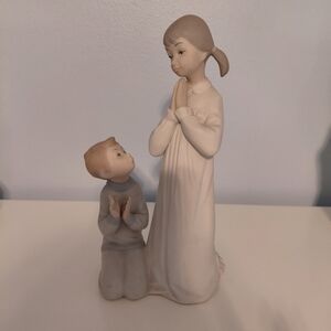 Lladro Praying Children Figurine in Cream and Tan